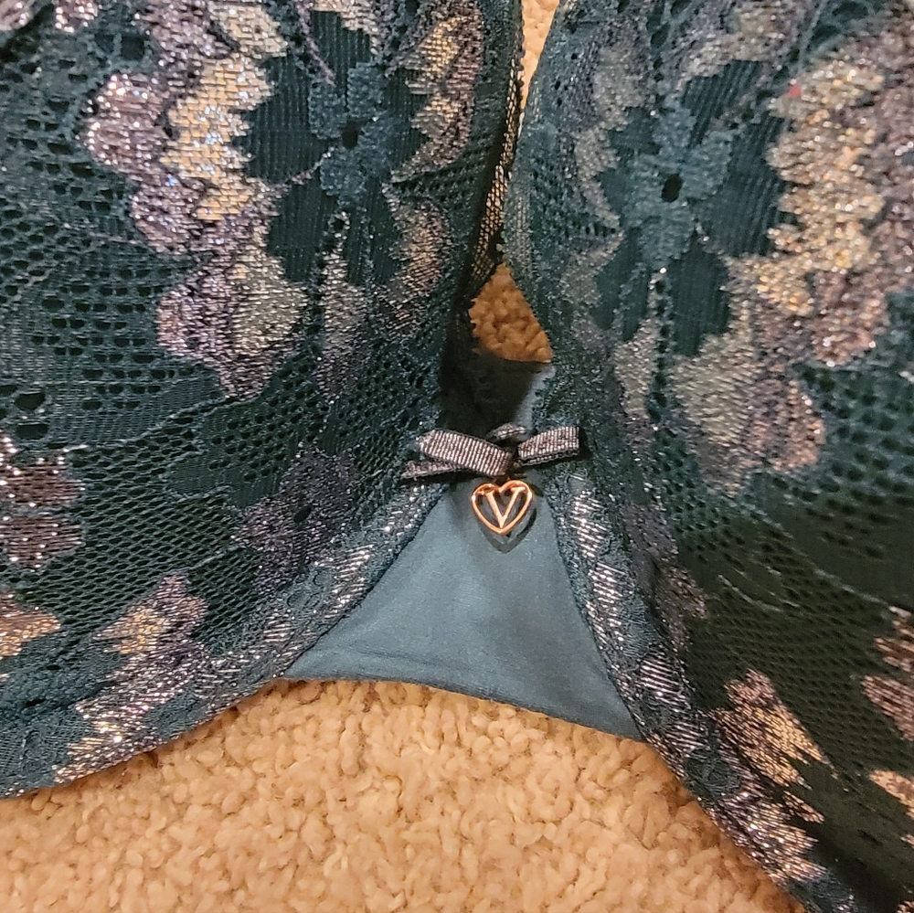Victoria's Secret Elegant Underwire Padded Lace Teal & Silver Bra - Picture 4 of 8